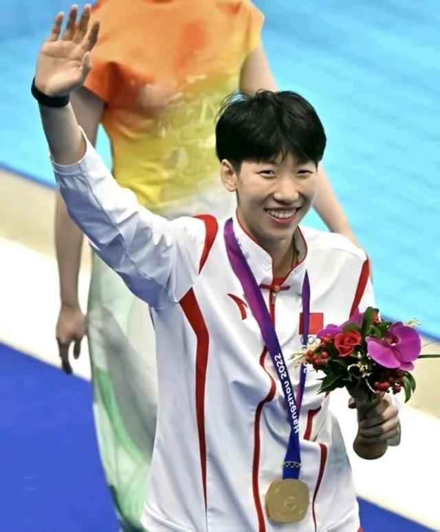 包含美国跳水名将高难度动作，斩获头名的词条